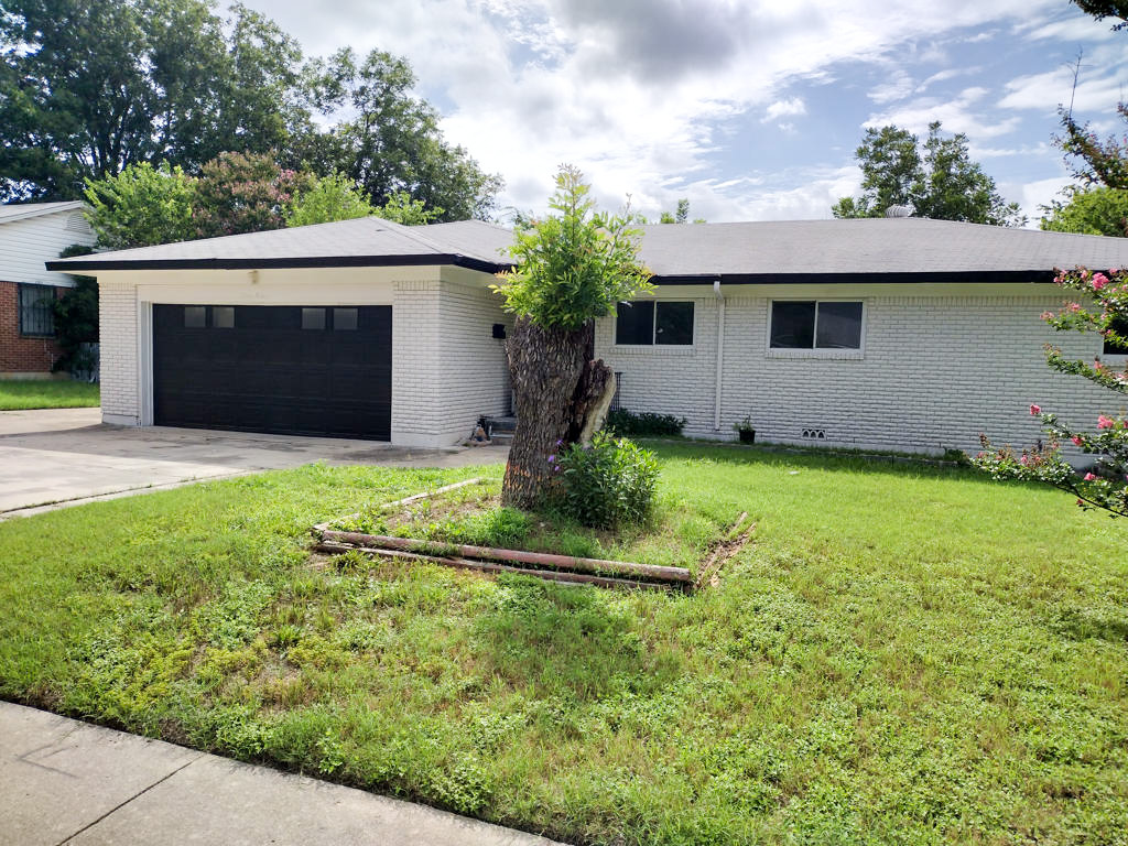 1206 Pine Drive